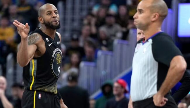  La NBA multa a Andre Iguodala con $ 25,000 por lenguaje en el oficial, lanzando la pelota del juego