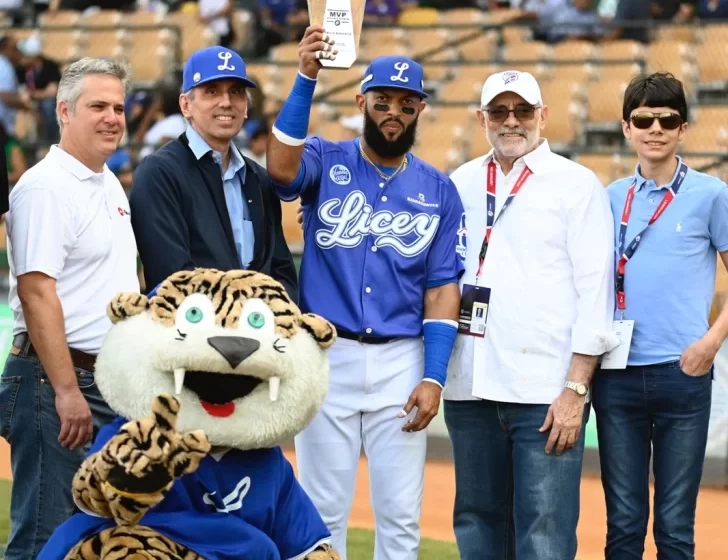  LIDOM entregó premio de MVP del Round Robin a Emilio Bonifacio