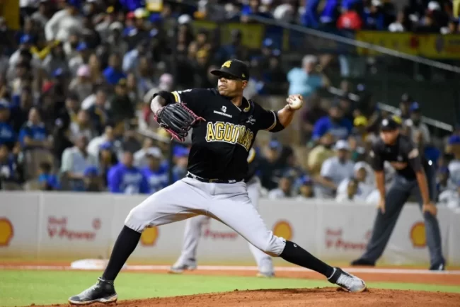  Águilas dominan al Licey y comparten el liderato con las Estrellas