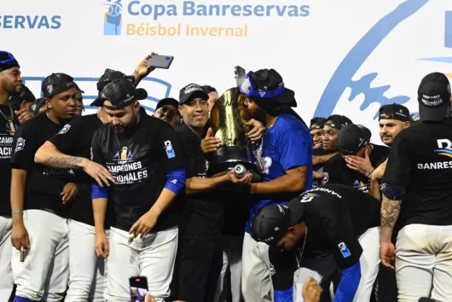  Águilas felicitan al Licey por campeonato