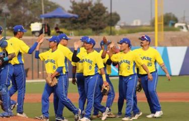  Brasil, con acento japonés, habla con autoridad en el béisbol de Santiago-2023