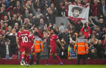  Liverpool se lleva el derbi de Merseyside con dos tardíos goles de Salah