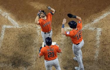  Altuve pone a los Astros a un triunfo de pasar a la Serie Mundial