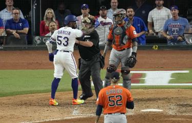  Grandes Ligas suspenden 2 juegos a Abreu; afirman que pitcher de Astros dio pelotazo intencional