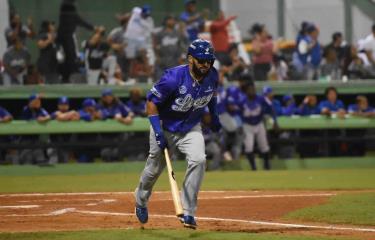  El Licey se impone a las Estrellas en 13 entradas y va empatado en primero