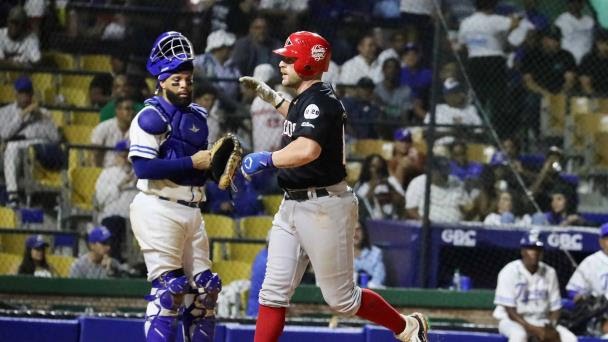  Blaine Crim le da la victoria a los Leones en el “Día Inaugural” de LIDOM