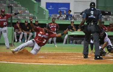  Los Gigantes del Cibao vencen a las Estrellas Orientales en el Tetelo Vargas