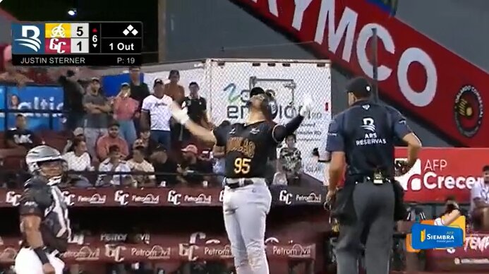  Con tres jonrones las Águilas ganan tercer juego seguido