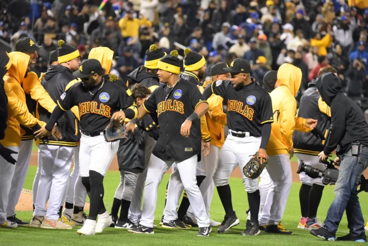  Águilas hacen historia ganan primer juego Serie de Titanes a Tigres