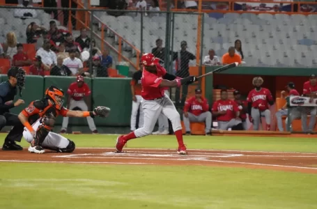 Con otra fiesta de cuadrangulares, los Leones amplían a cinco su racha al vencer a los Toros