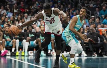  Butler anota 32 puntos; Heat vence a Hornets y sigue invicto en In-Season