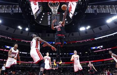  DeRozan aporta 23 puntos; Bulls remontan y cortan racha de 7 triunfos de Heat