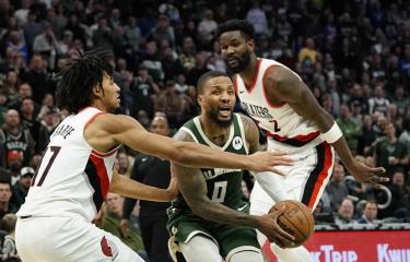  Bucks remontan 26 puntos y vencen a Trail Blazers en primer duelo de Lillard ante su exequipo