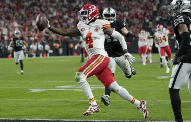  Patrick Mahomes pasó para 2 touchdowns, Chiefs vinieron de atrás y vencen a Raiders