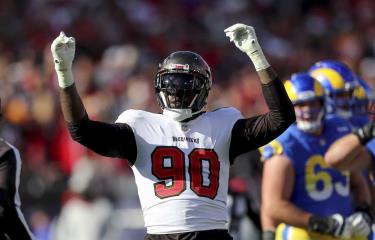  Dolphins contratan al veterano Jason Pierre-Paul y mandan a Phillips a lista de lesionados