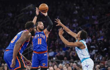  Knicks derrotan a Hornets y avanzan como comodín en el torneo In-Season