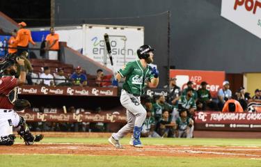  Las Estrellas apalean a los Gigantes y trepan al segundo lugar