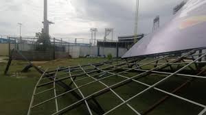  Disturbio tropical derribó varias vallas publicitarias en el Estadio Quisqueya Juan Marichal