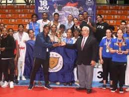  La Universidad O&M conquistó trofeo del torneo de karate universitario