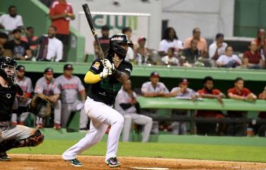  Estrellas vencen a Leones en duelo de pitcheo en el Tetelo Vargas