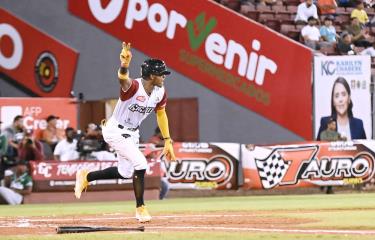  Julio Carreras, con cinco hits y seis remolcadas, encabezó el rodillo Gigantes sobre Estrellas