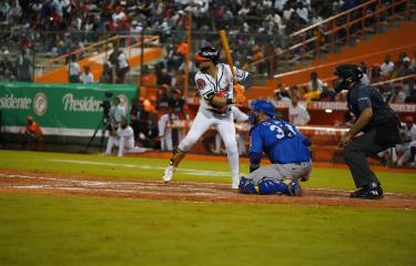  Los Toros del Este doblegan al Licey en el Francisco Micheli