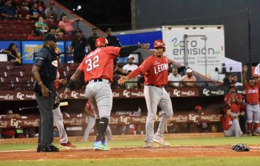  Blaine Crim empuja tres y los Leones vencen a los Gigantes