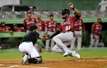  Los Gigantes dan caza a las Estrellas en la primera posición