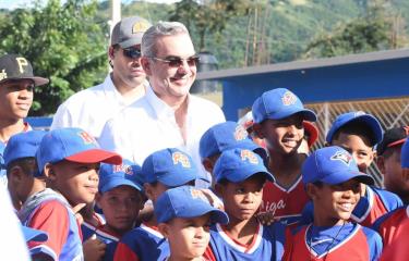  Presidente Abinader entrega estadio de sóftbol y polideportivo en San José de Ocoa