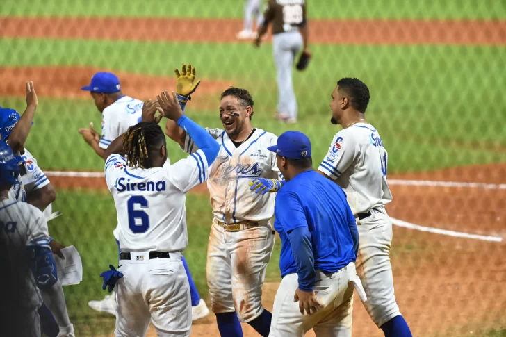  Tigres derrotan a los Gigantes y empatan con las Estrellas en el primer lugar