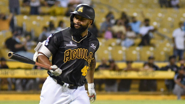  Leones reciben a Zoilo Almonte desde las Águilas